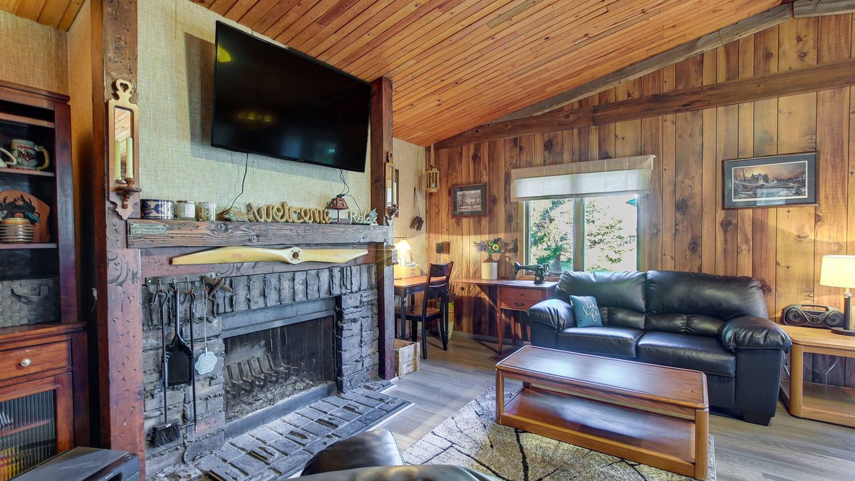 Markesan Cabin | Cozy Markesan Cabin ~ 2 Mi to Green Lake Access!