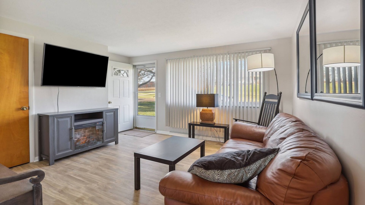Massillon House | Cozy Massillon Home w/Yard & Pond Access