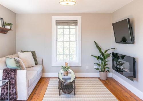 Merrickville-Wolford Apartment | Cozy Merrickville Guest House