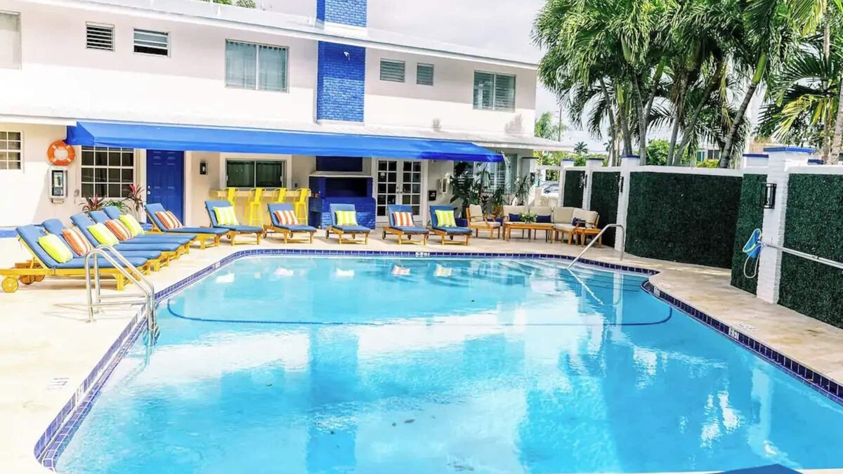 Lauderdale Harbours Apartment | Cozy Micro-Studio w/Kitchenette, Pool, & Parking