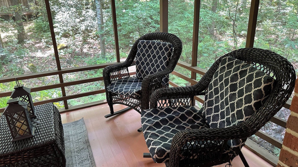 Jonesboro House | Cozy mid-century country, 3-bedroom home, in the woods by a lake with AC, WiFi