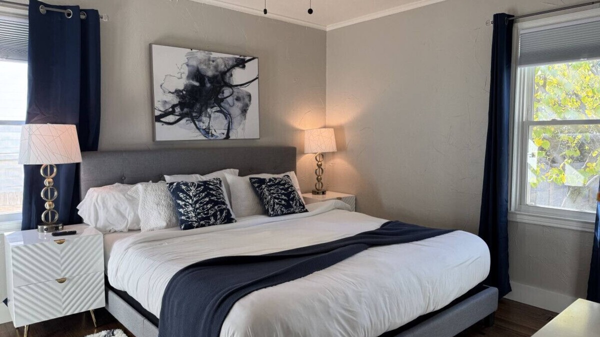 Tulsa House | Cozy Midtown Gem! Close to BOK, Expo, Utica!