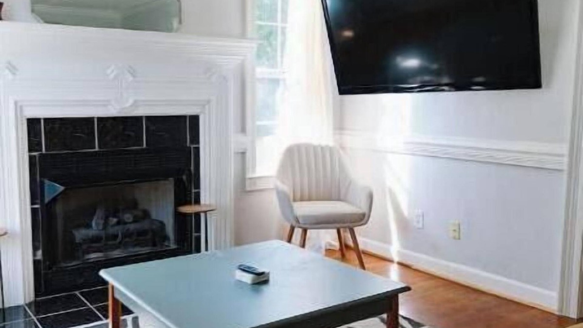 Mobile Apartment | Cozy Midtown Mobile Home; Fireplace & Pet-Friendly