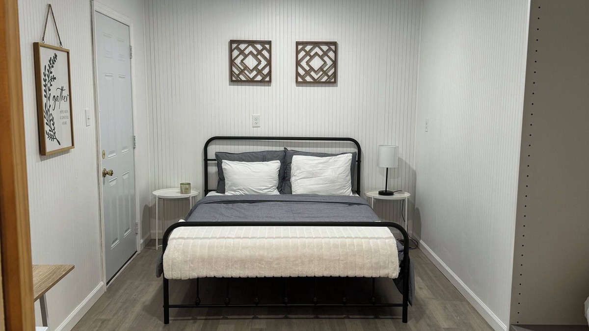Monroe House | Cozy Minimalistic One Bedroom Home