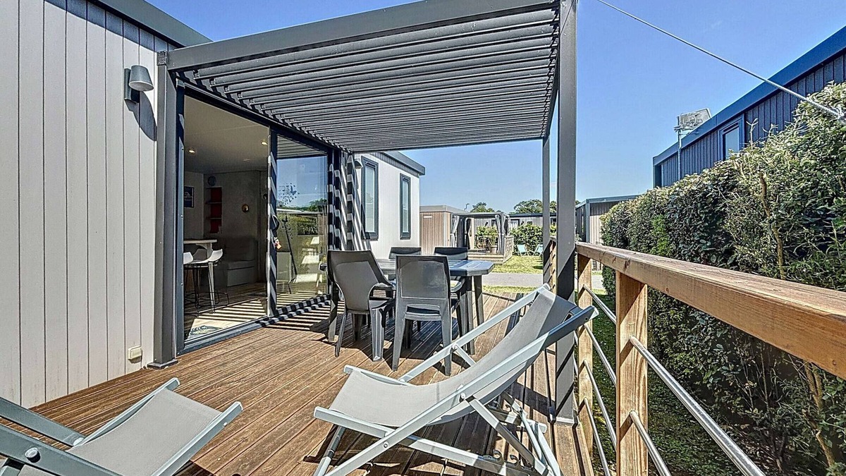 Jullouville-les-Pins House | Cozy Mobile Home for 4 with 2 Baths, Terrace & Parking Near Beach