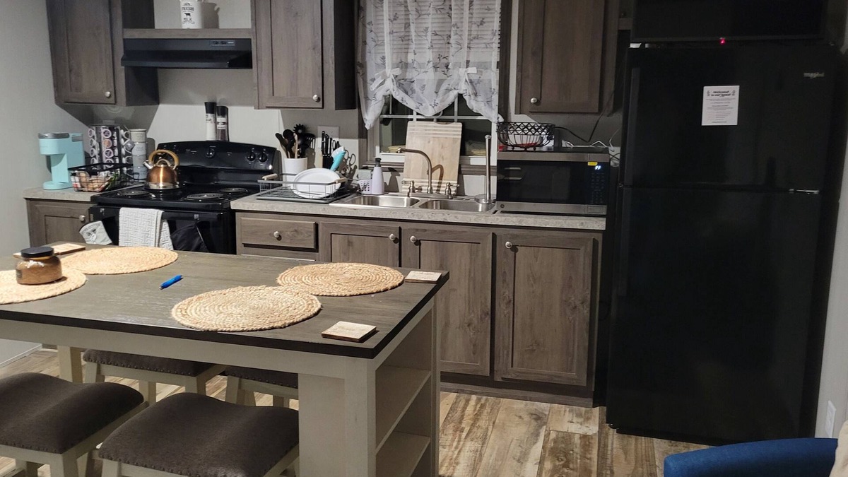 Lynchburg House | Cozy mobile home in Rustburg with AC, WiFi 2 minutes Liberty University