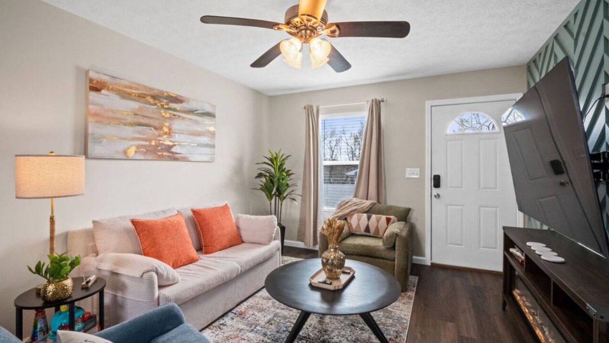 Burlington Apartment | Cozy & Modern 1-Bedroom Downstairs Apartment with King Bed + Queen Sofa Bed