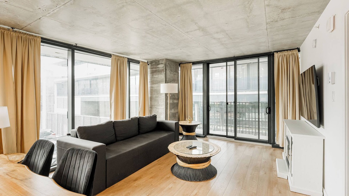 Griffintown Apartment | Cozy & Modern 2BR Condo w/Pool & Terrace | Prime Griffintown Location