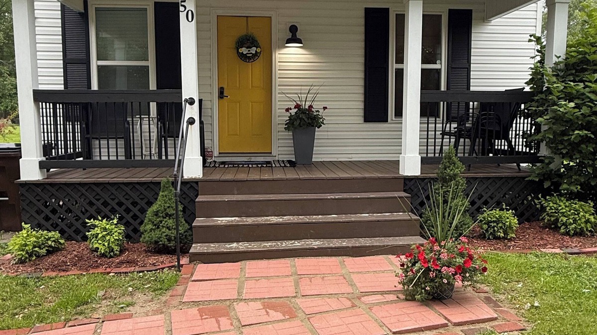 Stanton House | Cozy Modern 3-bd, Pet Friendly, 12 miles from RRG!