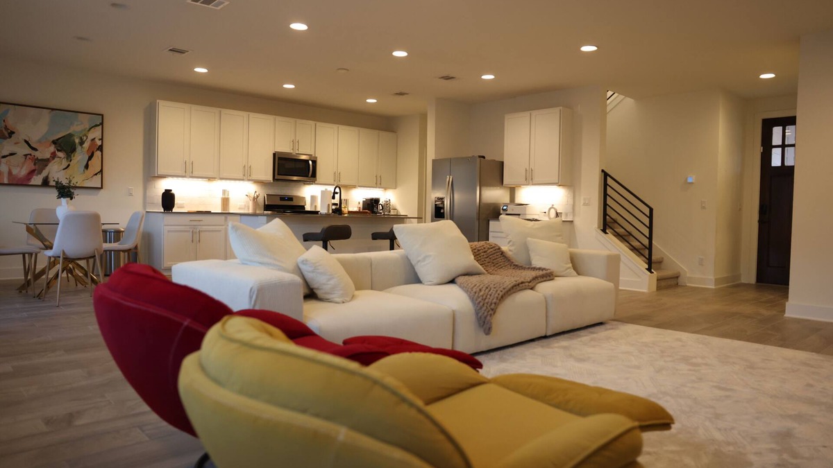 McNeil House | Cozy Modern 3BR Retreat; near Apple Campus and few