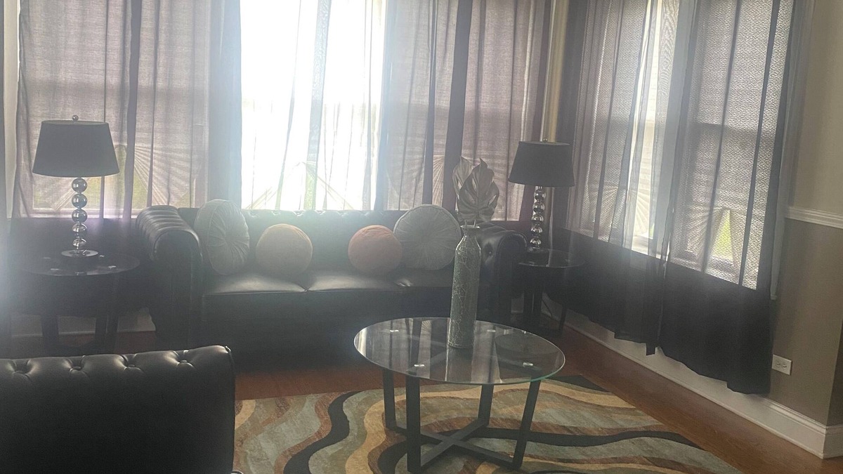South Shore Apartment | Cozy Modern, 3BRS and 1BA. 5mins from Hyde Park tourist attractions
