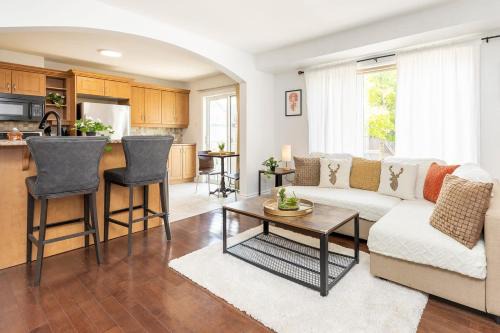 Stittsville - Basswood House | Cozy Modern 4BR Home with Sunny Patio