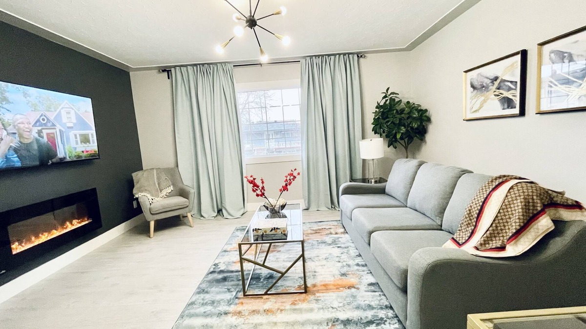 North Central Edmonton House | Cozy, Modern and Centrally Located