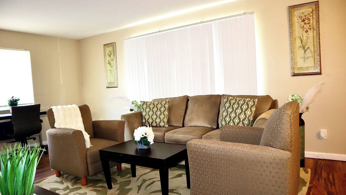 Dayton Apartment | Cozy Modern and chic 3-bed parking & 2 bath King beds10 min downtown Dayton ❤️