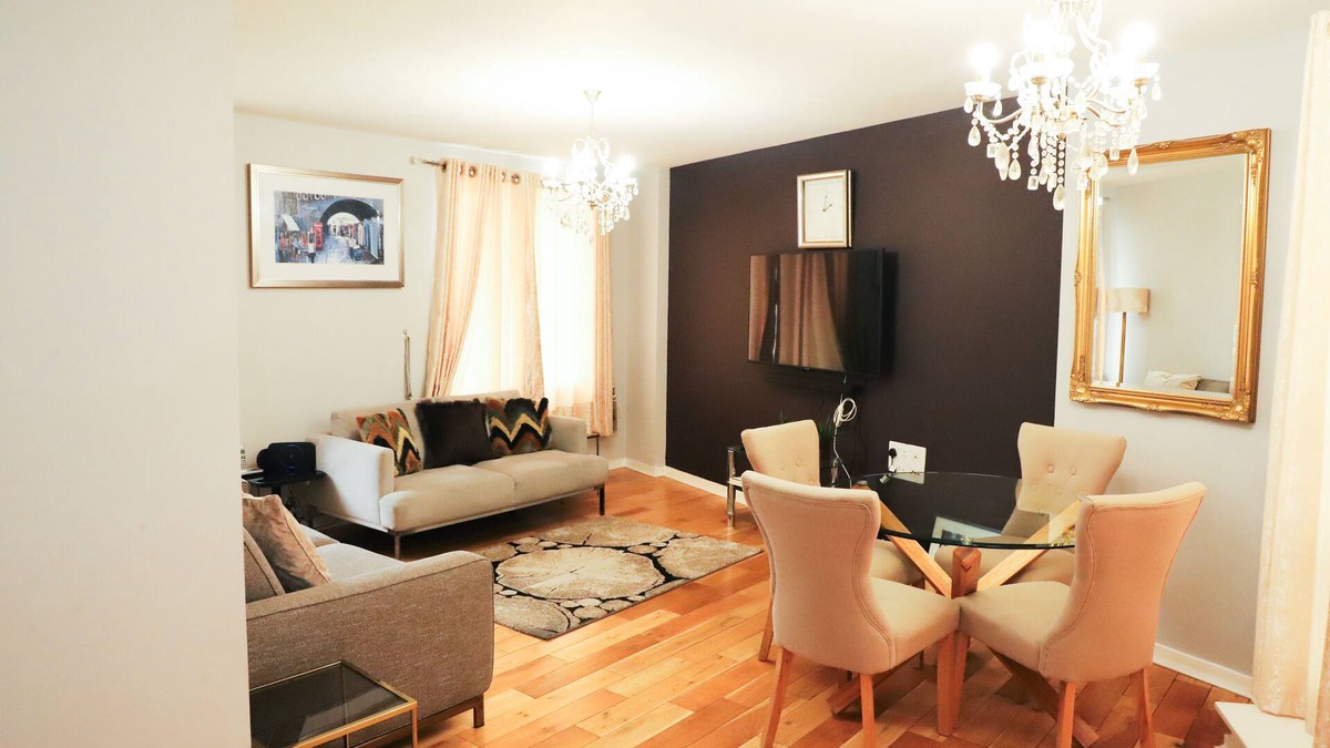 Forest Hill Apartment | Cozy Modern apartment; 13 minutes to London Bridge