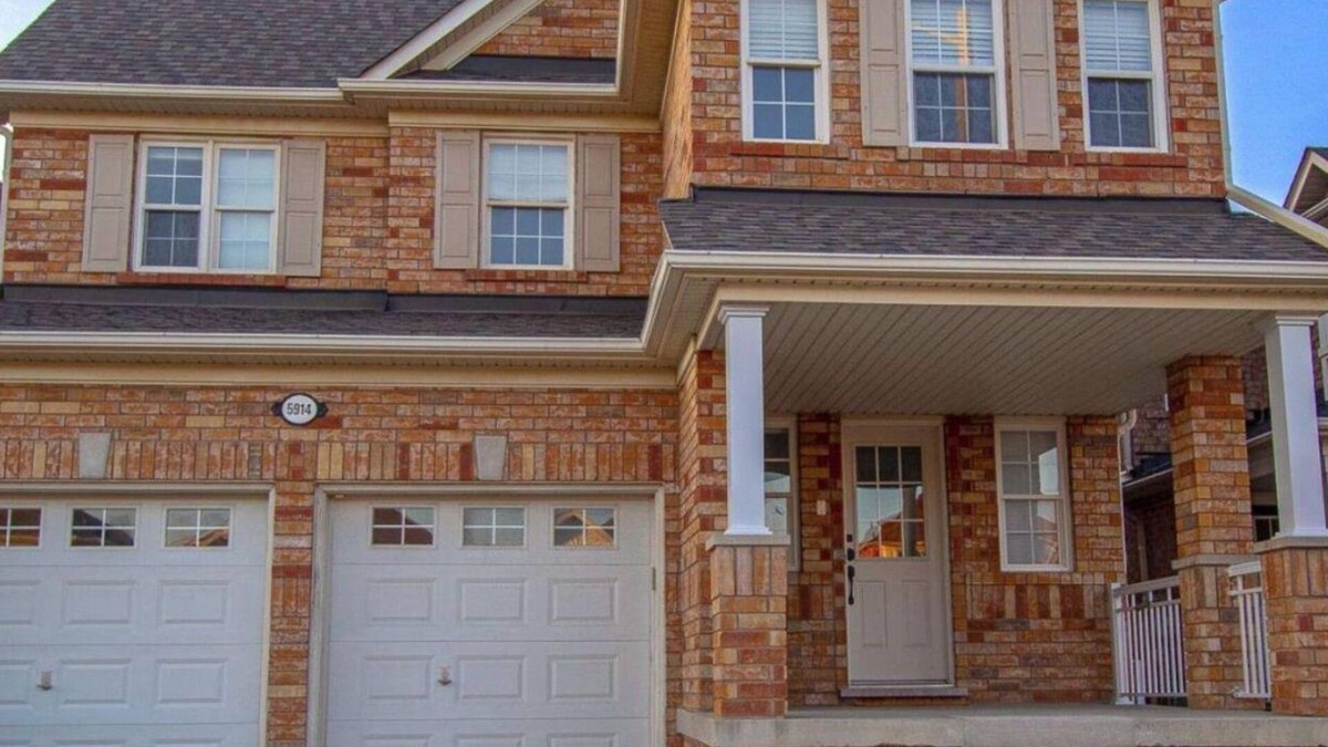 Lisgar House | Cozy Modern Basement apartment in Mississauga near all the happening places.