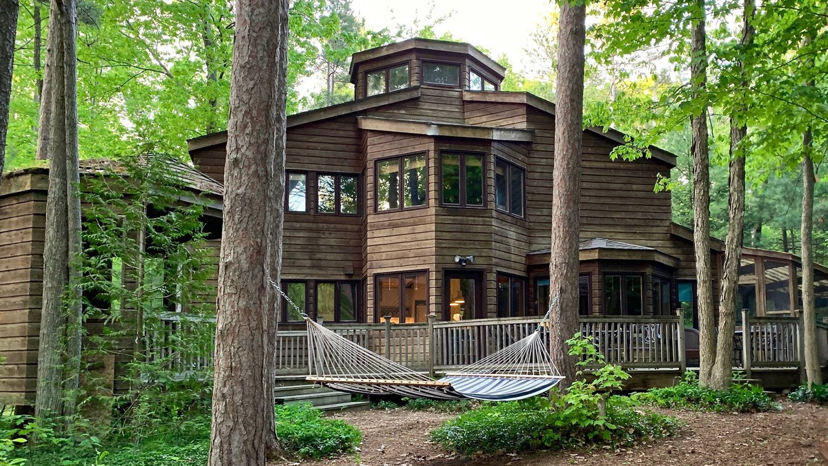 Grand Bend Cottage | Cozy + Modern