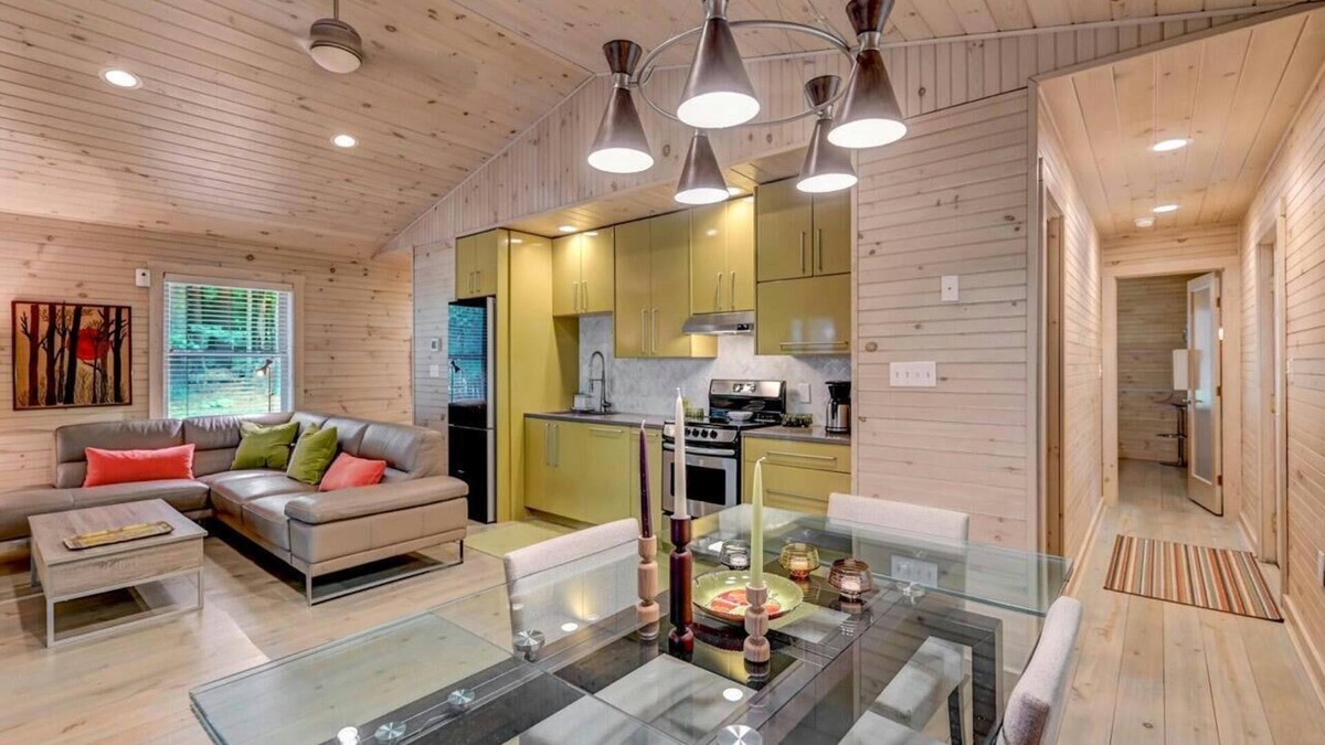 White Mills Cabin | Cozy Modern Cabin- Near Lake Wallenpaupack