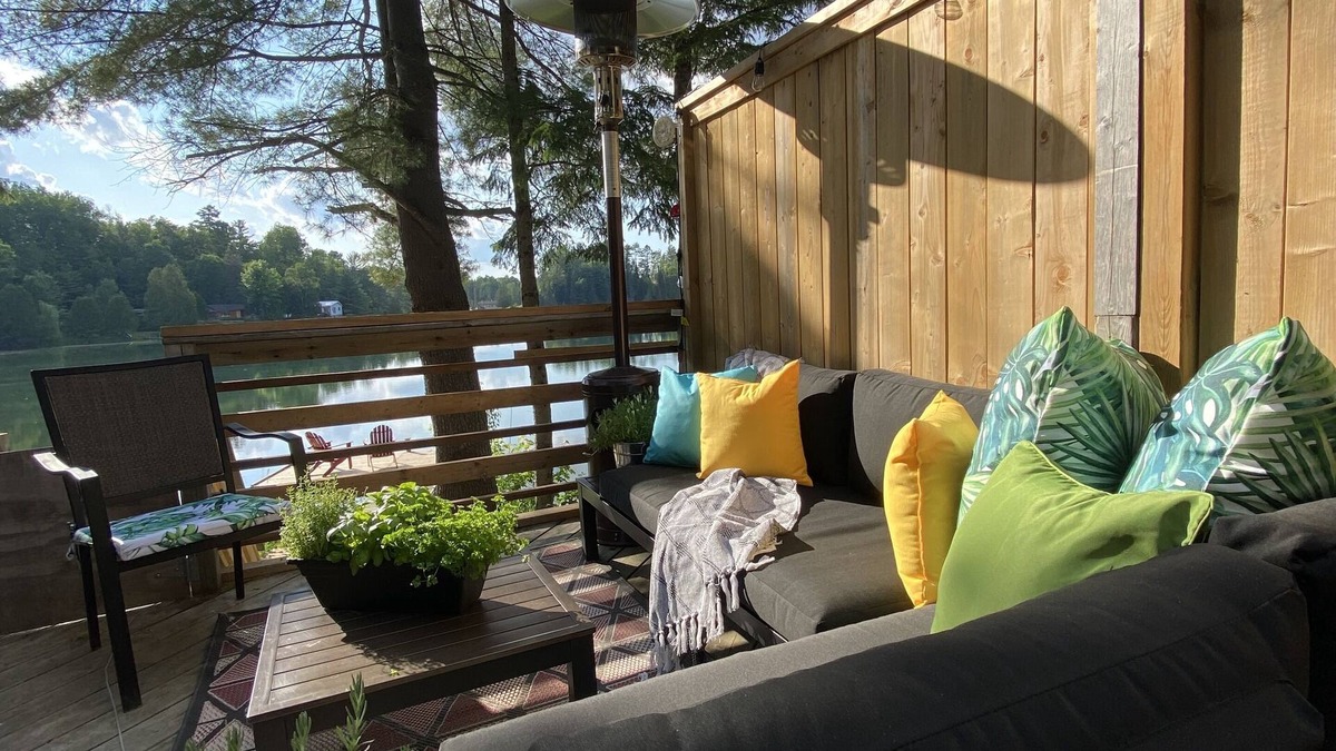 Messines Cabin | Cozy modern cabin on serene Lac Lacroix