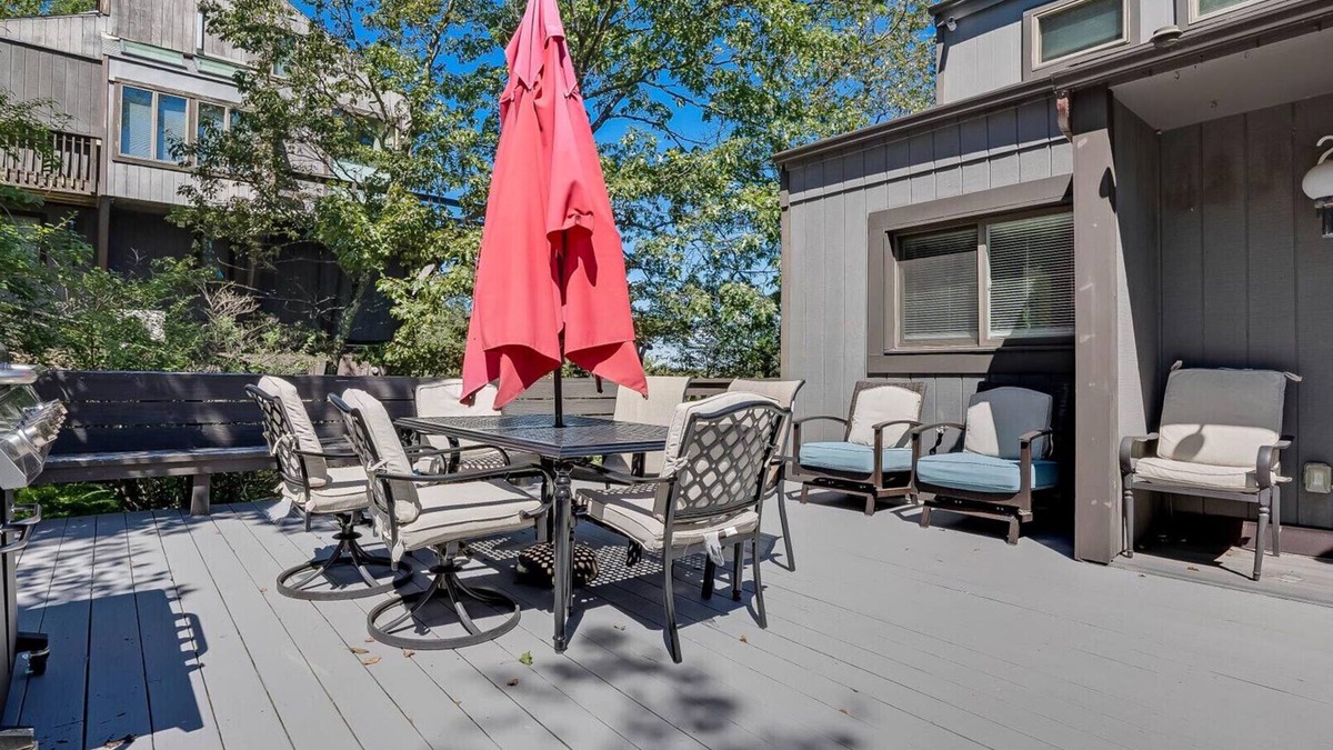 Tannersville Ski Chalet | Cozy Modern Camelback House