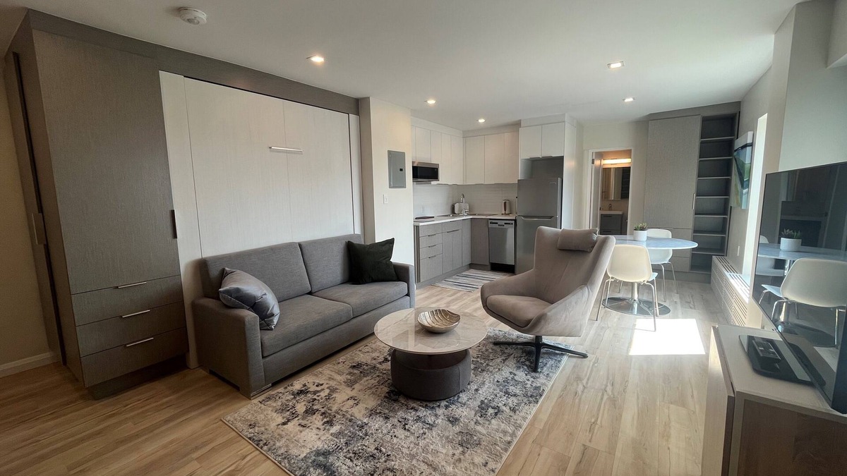 Golden Triangle Apartment | Cozy Modern Centretown Ottawa Studio Near U of O, Restaurants, and Amenities