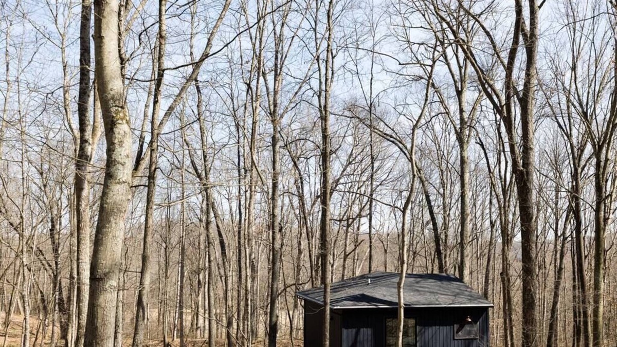 New Plymouth Cabin | Cozy Modern Cottage in the Trees - Hocking Hills