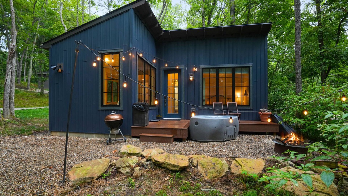 New Plymouth Cabin | Cozy Modern Cottage in the Trees - Hocking Hills