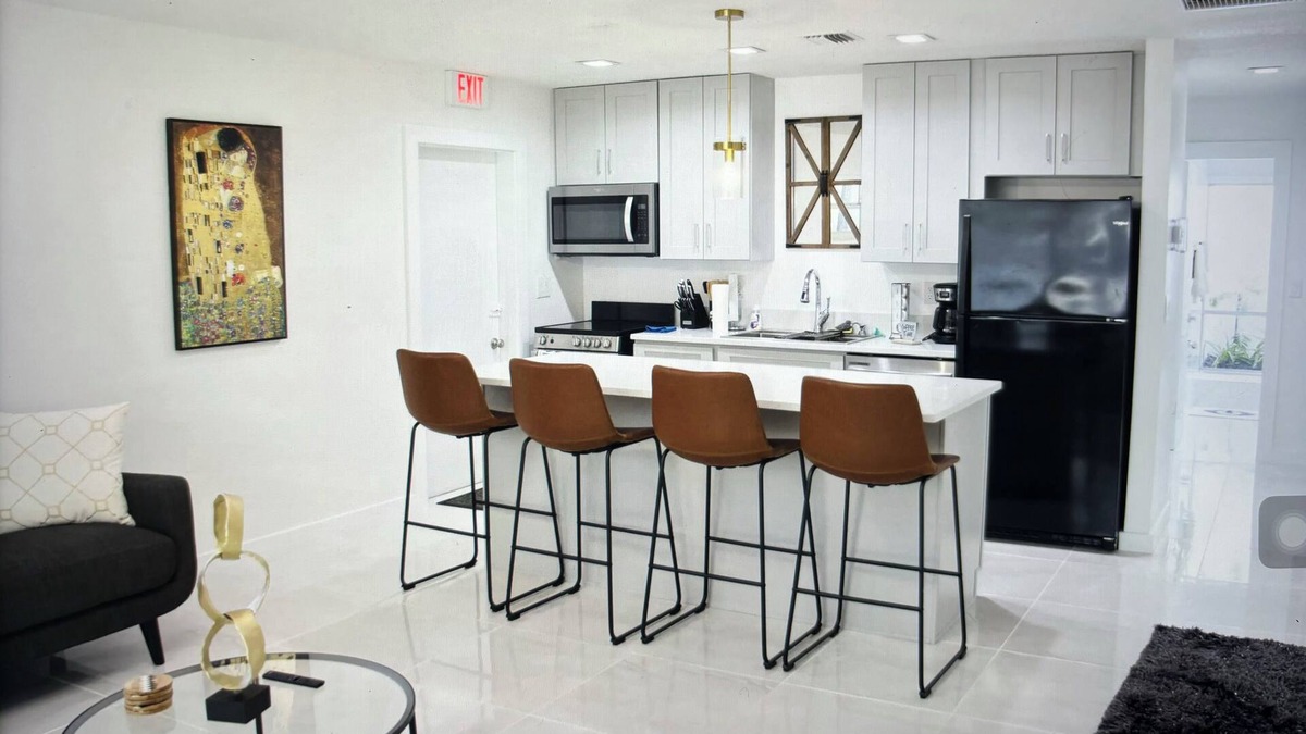 Clermont House | Cozy modern cottage