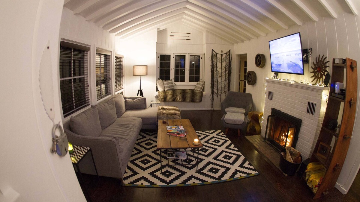 Harbert Cottage | Cozy modern cottage with treehouse
