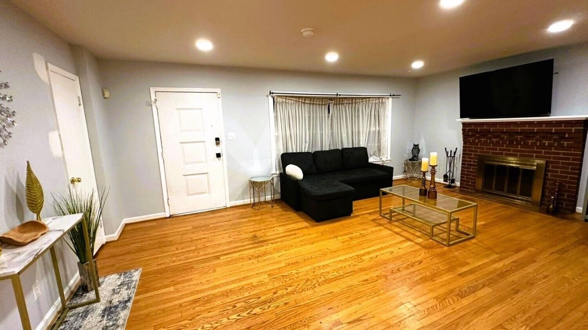 Clinton House | Cozy modern home in the DMV, an ideal spot for exploring D.C. and Alexandria!