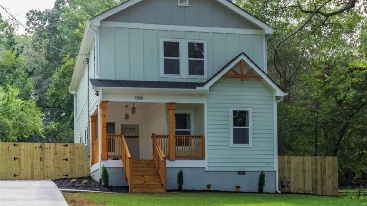 East Point House | Cozy Modern Home minutes from Airport and Downtown - PET FRIENDLY!