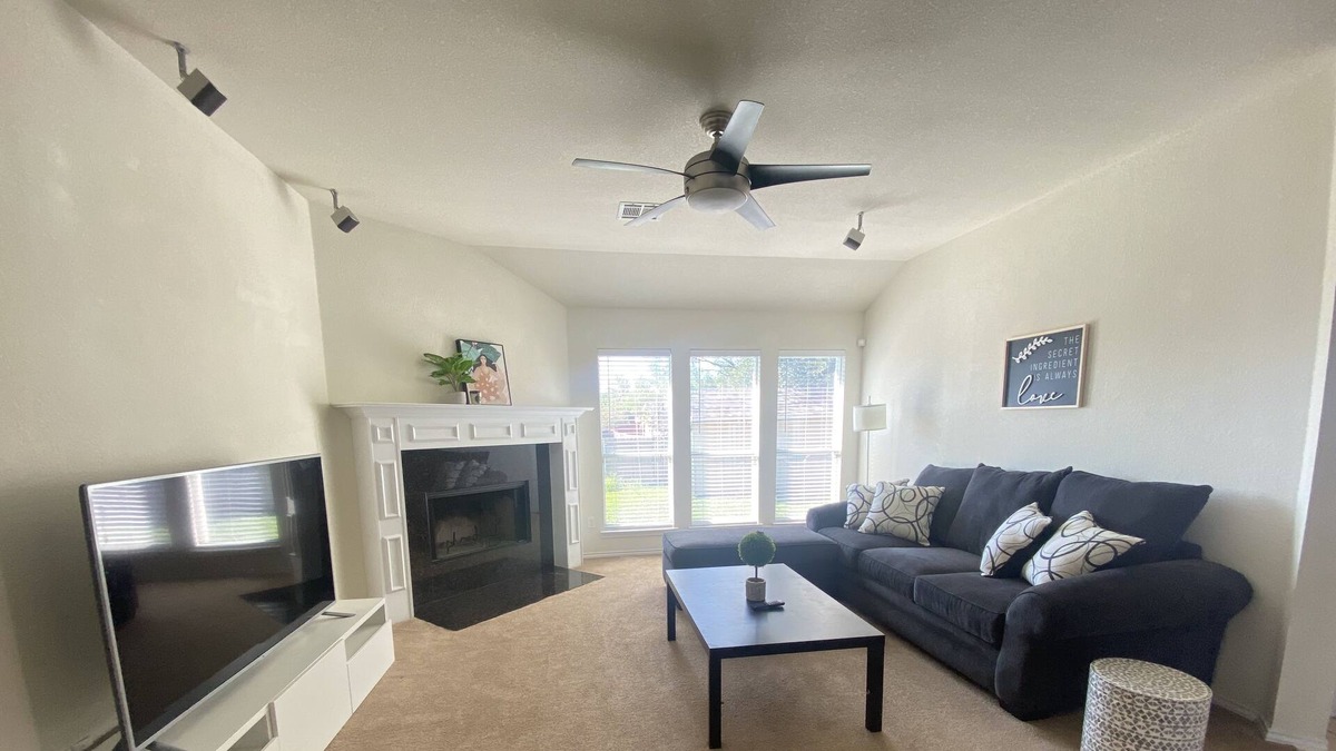 Killeen House | Cozy modern house-3beds/2baths