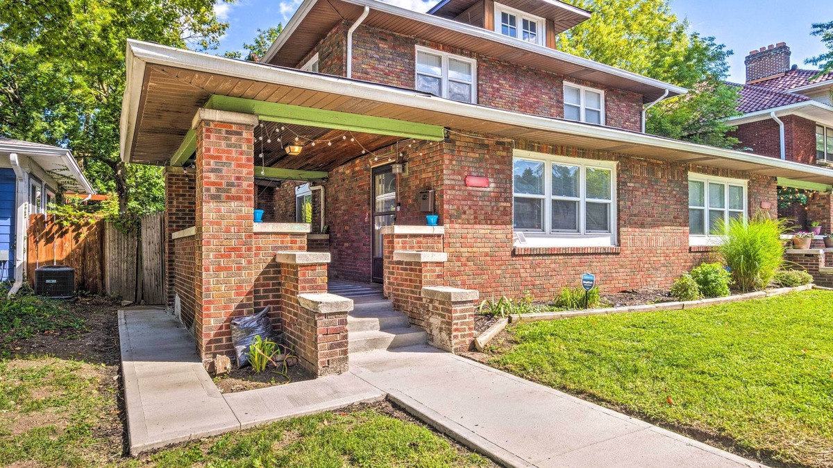 Meridian-Kessler House | Cozy + Modern Indy House ~ 5 Mi to Downtown!