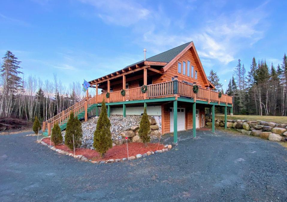 Twin Mountain Villa | Cozy modern log cabin in the White Mountains - AC - granite - less than 10 minutes from Bretton Woods