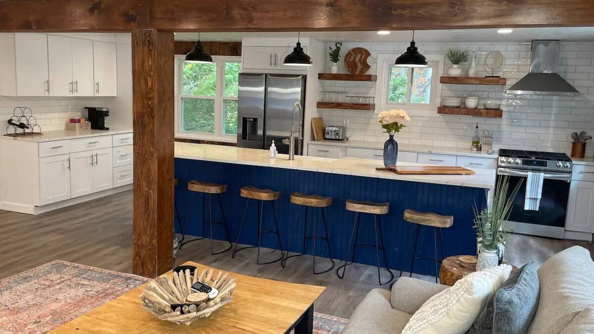 Killington Cabin | Cozy Modern Rustic Ski Lodge! 7BR - Sleeps 16
