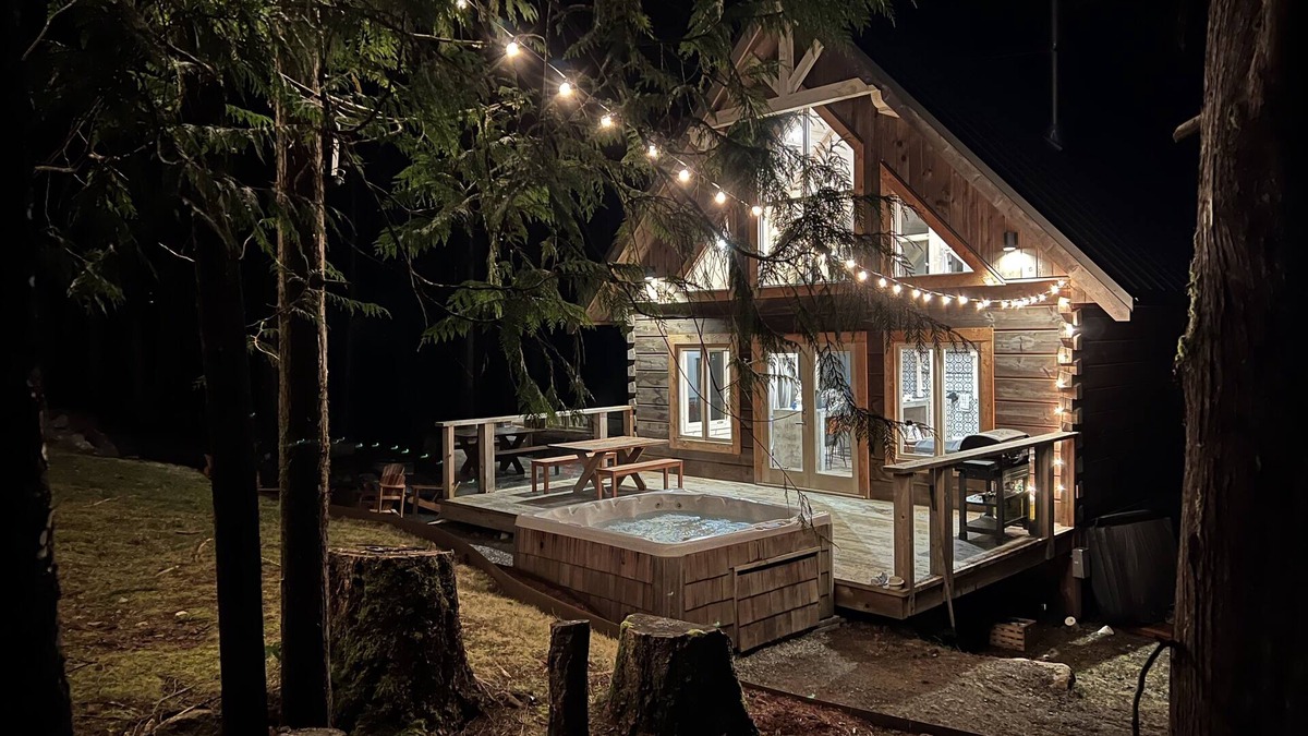 Shawnigan Lake Cabin | Cozy & Modern Shawnigan Lake Cabin