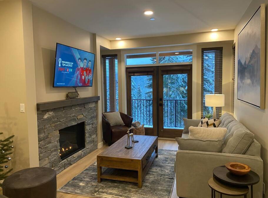 Sun Peaks House | Cozy Modern Ski-in/Ski-out, Hot Tub, Alpine Home