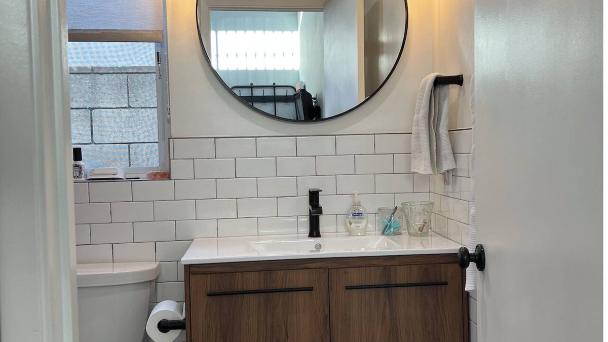 Del Rey House | Cozy modern studio plus huge loft, new construction