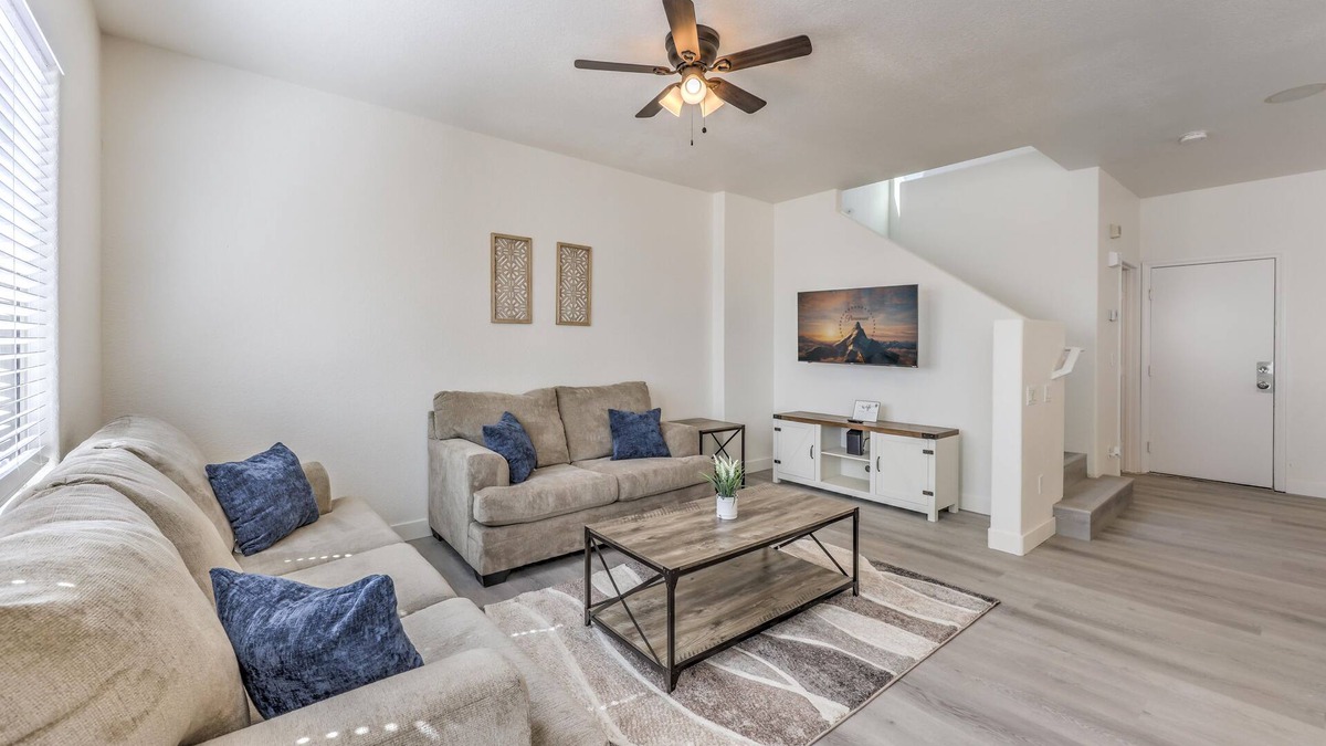 North Las Vegas House | Cozy, Modern Vegas 5-bed Retreat!