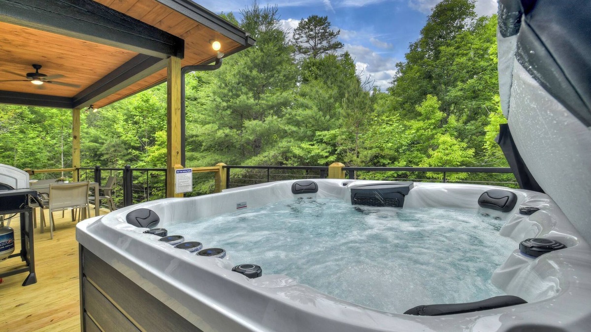 Blue Ridge Cabin | Cozy, modern vibes plus a hot tub! - Casa Moderne