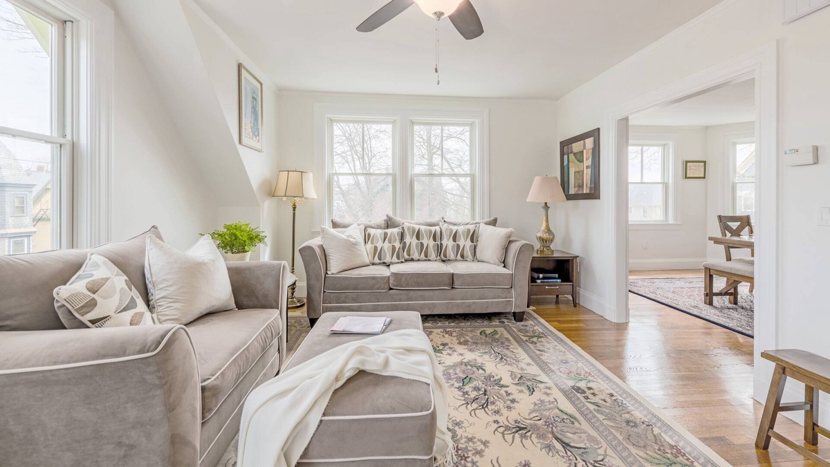 South Providence Apartment | Cozy Modern Victorian Home - 10 mins to Downtown Providence