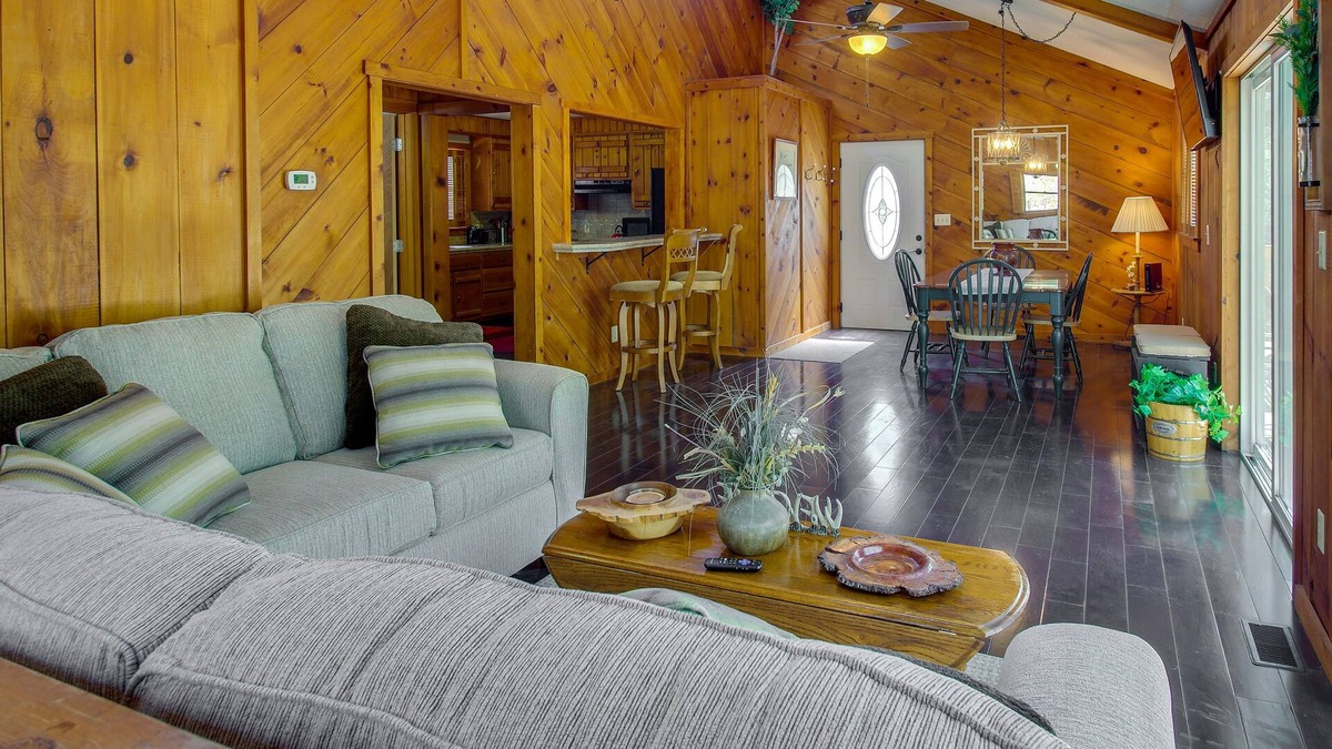 High Point Cottage | Cozy Moneta Getaway Near Smith Mountain Lake!