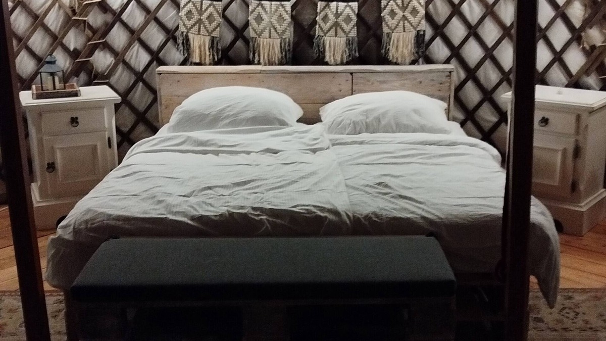 Selmsdorf Cabin | Cozy Mongolian yurt between the Hanseatic city and the sea on a country farm.