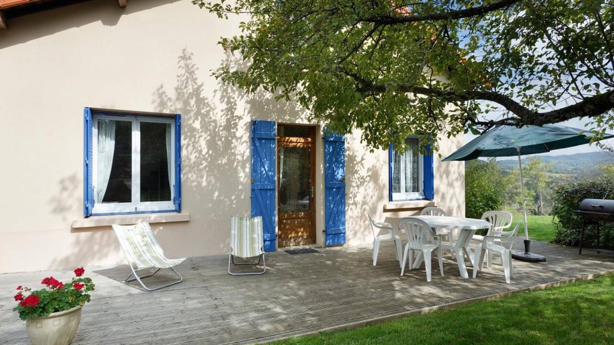 Ferrieres-sur-Sichon Cottage | Cozy Mountain Cottage with Fireplace, Terrace, Near Vichy, Pets Welcome