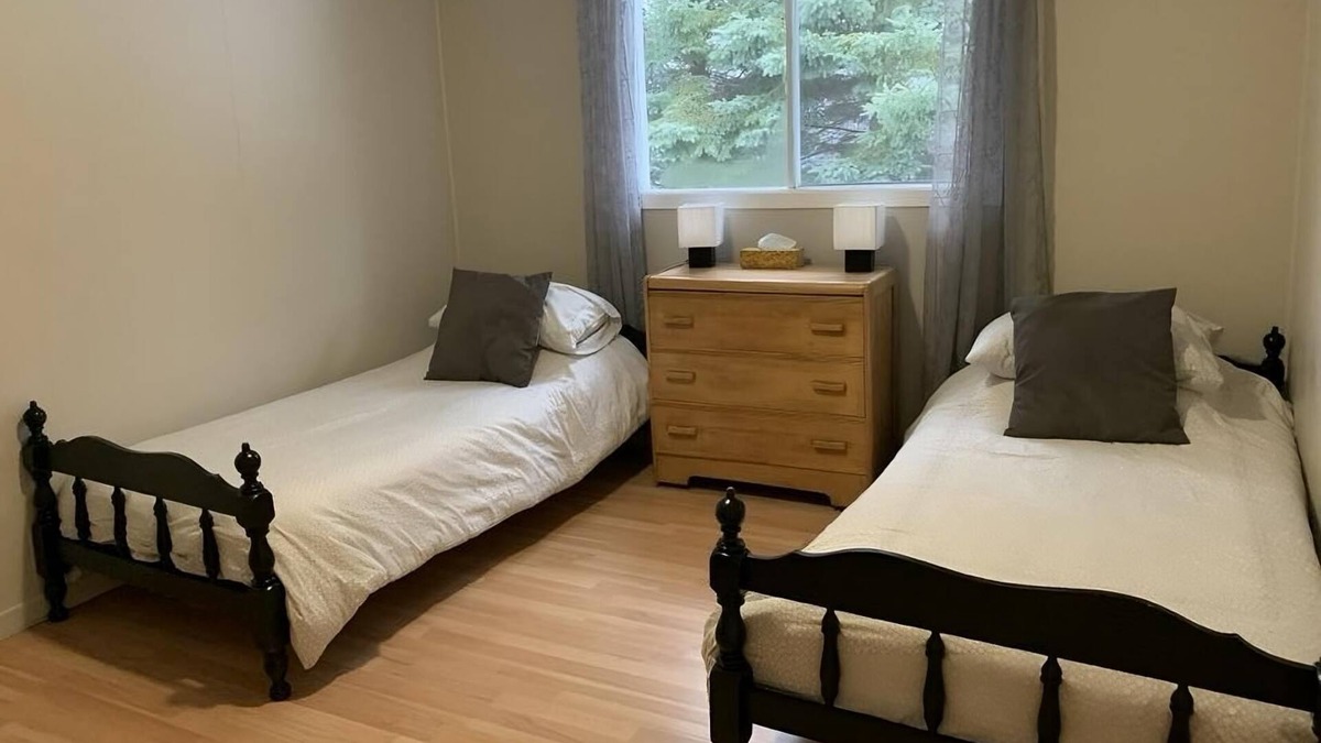 Notre-Dame-Des-Bois House | Cozy mountain cottage getaway with a beautiful night sky!