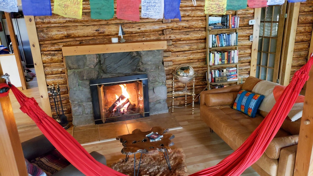 Indian Hills Cabin | Cozy Mountain Cabin ☆ Hot tub ☆ Work From Home and Pet Friendly