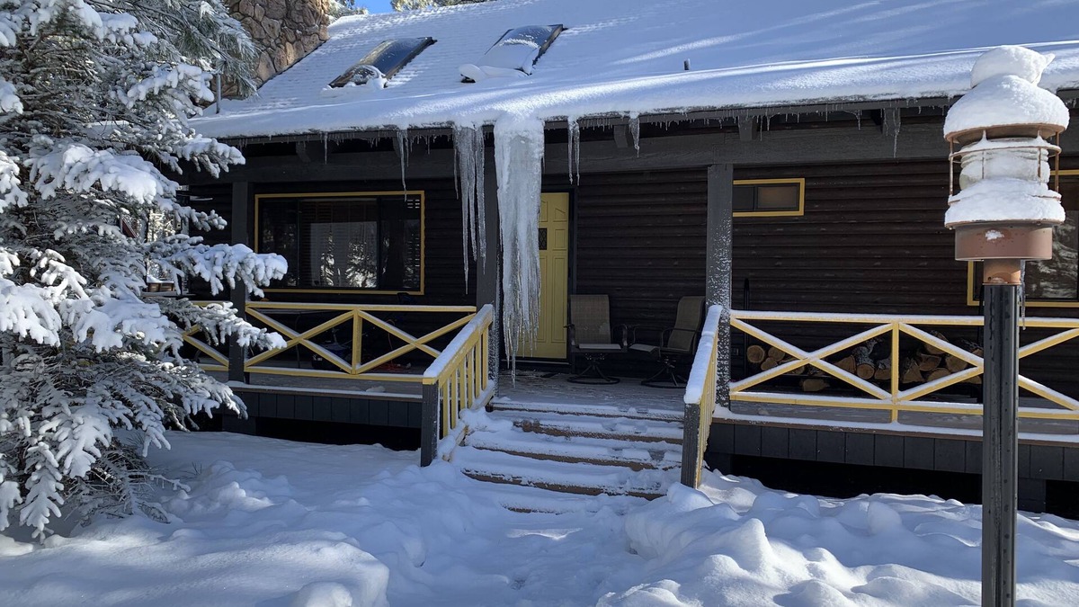 Pinetop House | Cozy Mountain Cabin in the Pines!