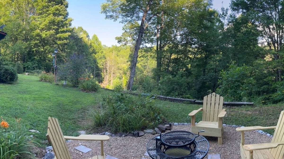 Topton Cottage | Cozy mountain cabin retreat in the beautiful Nantahala mountains!