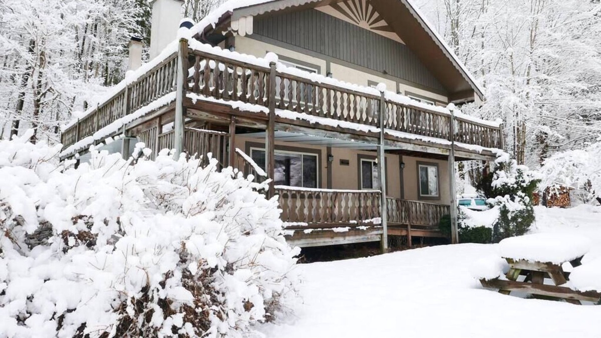 Oliverea Ski Chalet | Cozy Mountain Chalet at forestHaus