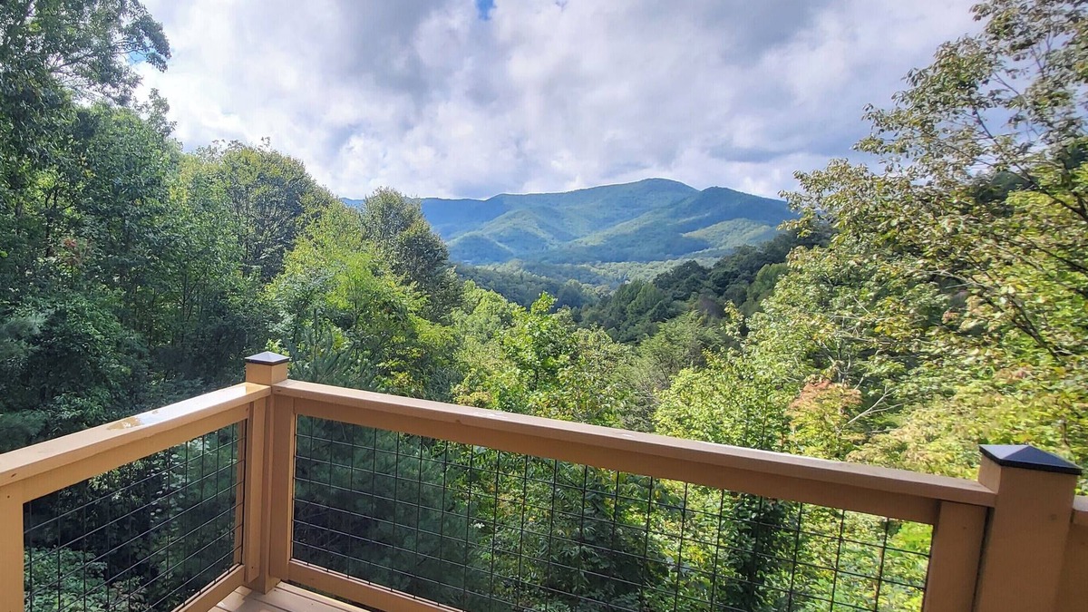 Cullowhee Cottage | Cozy Mountain Chalet with views, private setting! Near WCU and Castle Ladyhawke